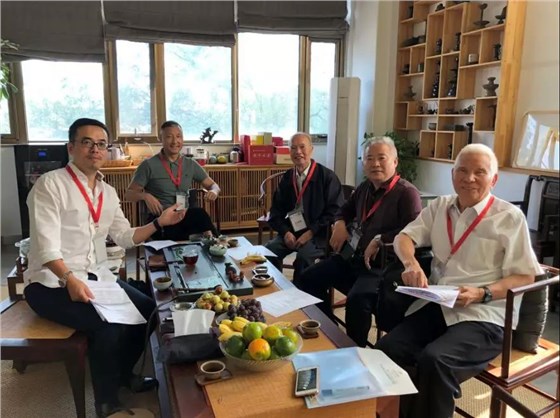 由左向右依次為王春龍先生、常志剛先生、王錦燧先生、徐華先生、任元會先生