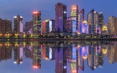 城市地標燈光秀成為城市“營銷”爆款